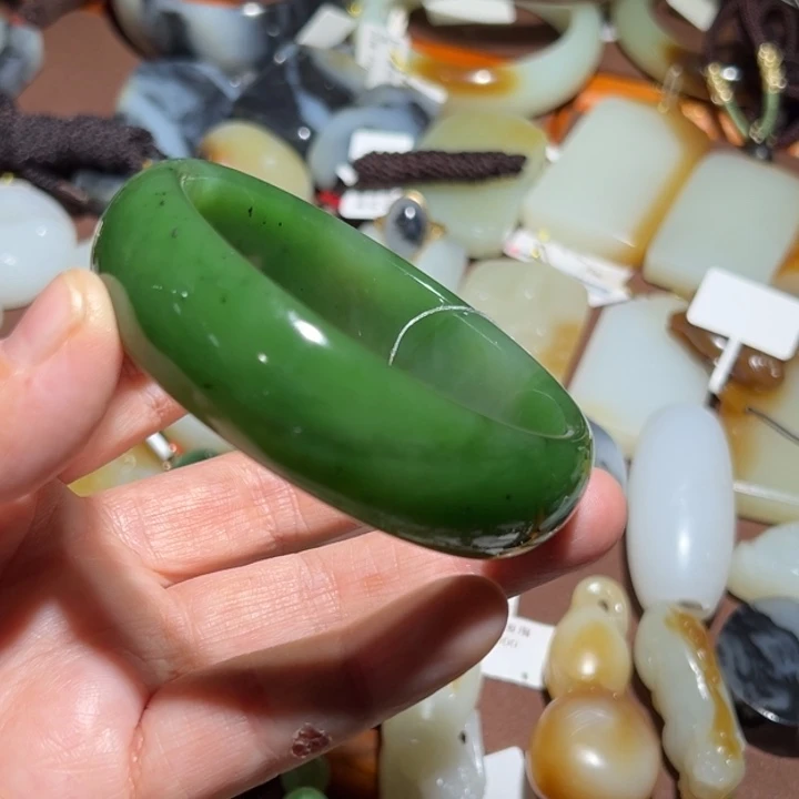 深***猫和田玉未镶嵌颈饰