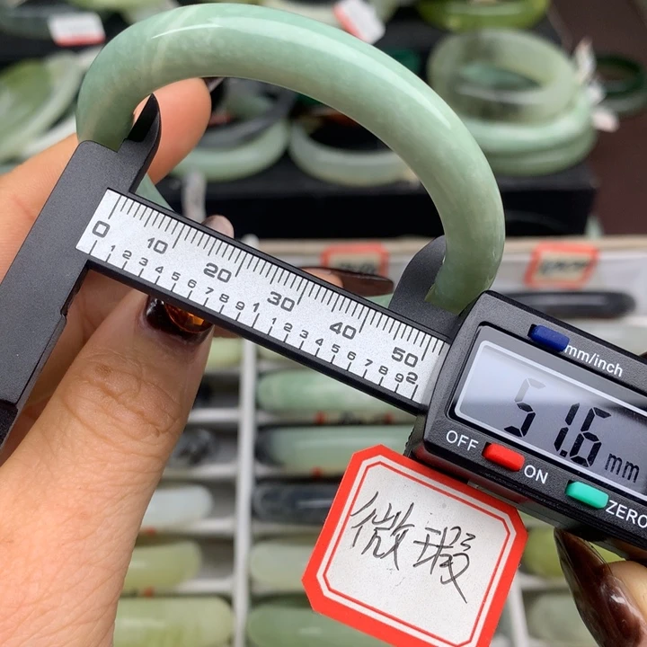 蛇纹石玉未镶嵌手镯965