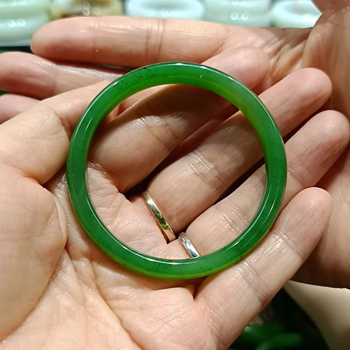 未镶嵌手镯和田玉槿**阳
