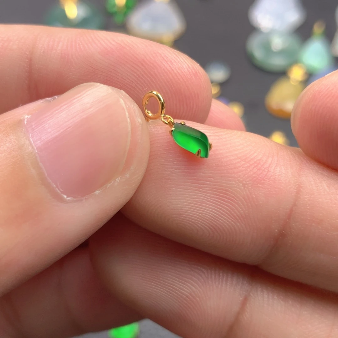 【闪购商品】颈饰18K金镶嵌翡翠Y*n翡翠