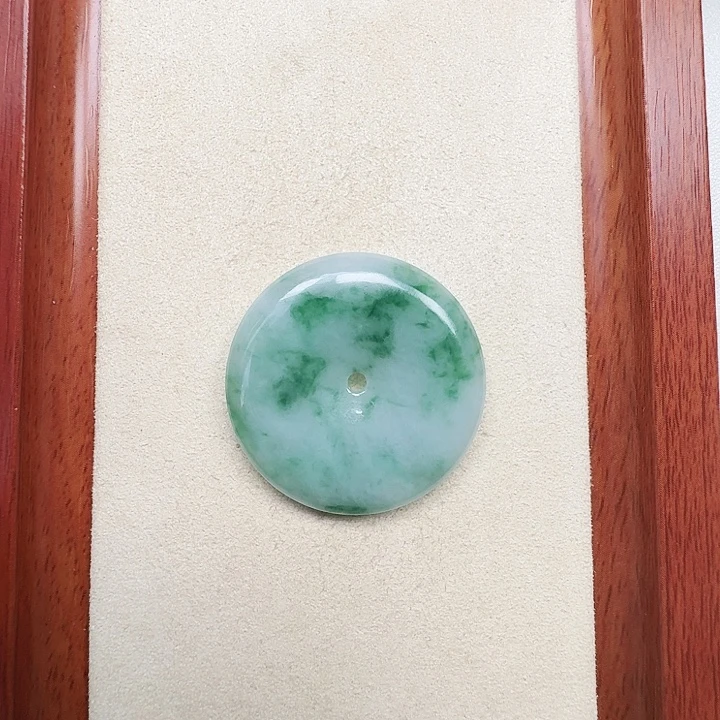 翡翠未镶嵌颈饰孤品