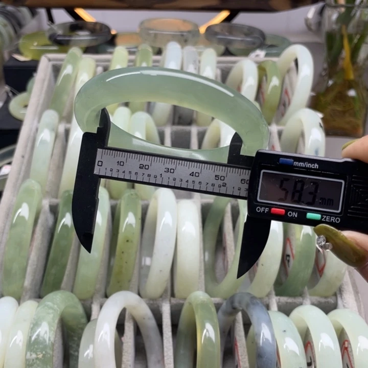 蛇纹石玉手镯未镶嵌55