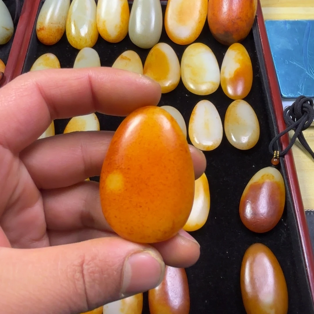 伊***哥和田玉未镶嵌颈饰