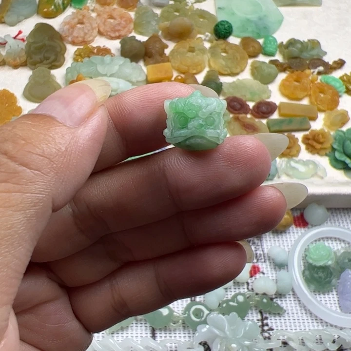 涛****定制翡翠未镶嵌翡翠