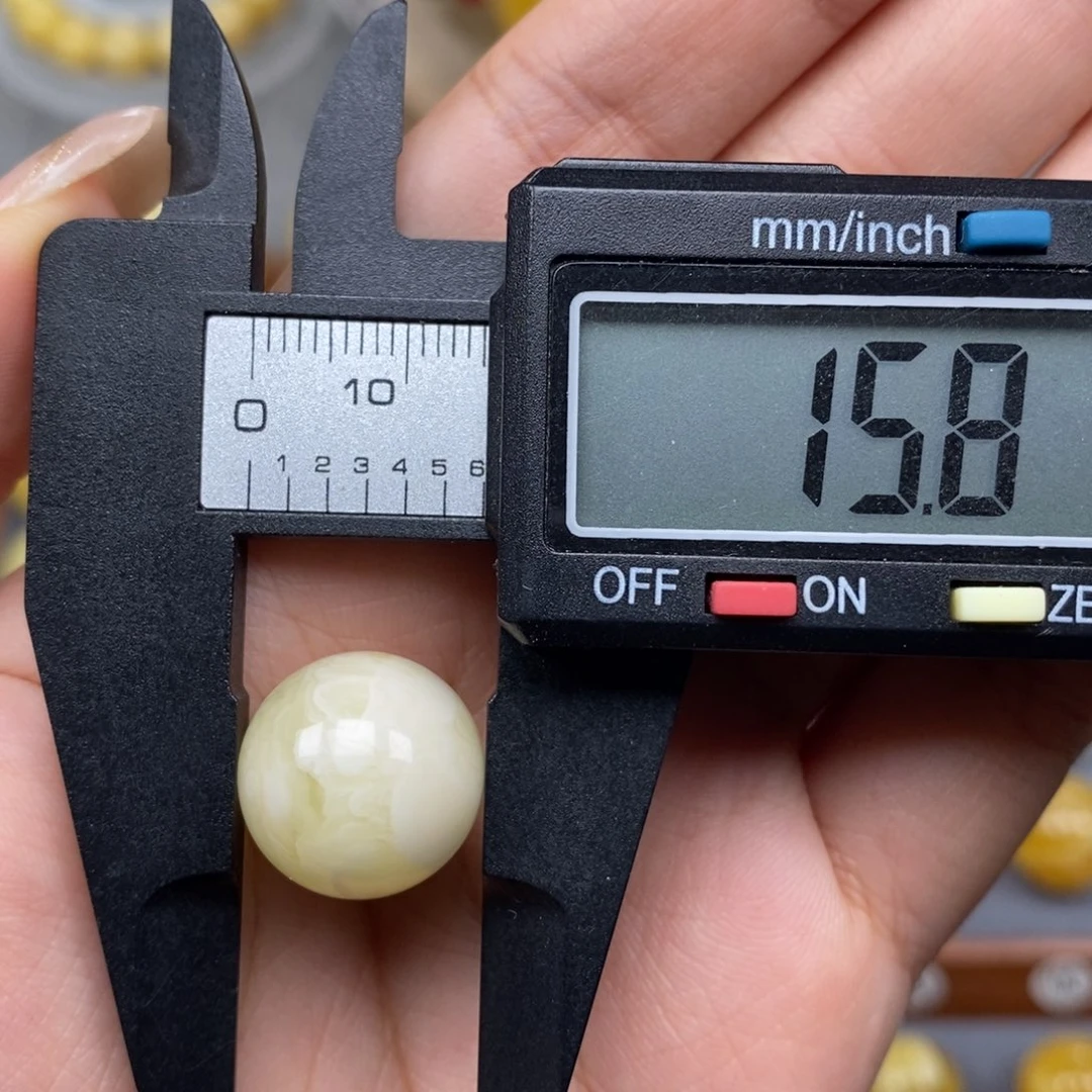 未镶嵌琥珀珠宝奇石