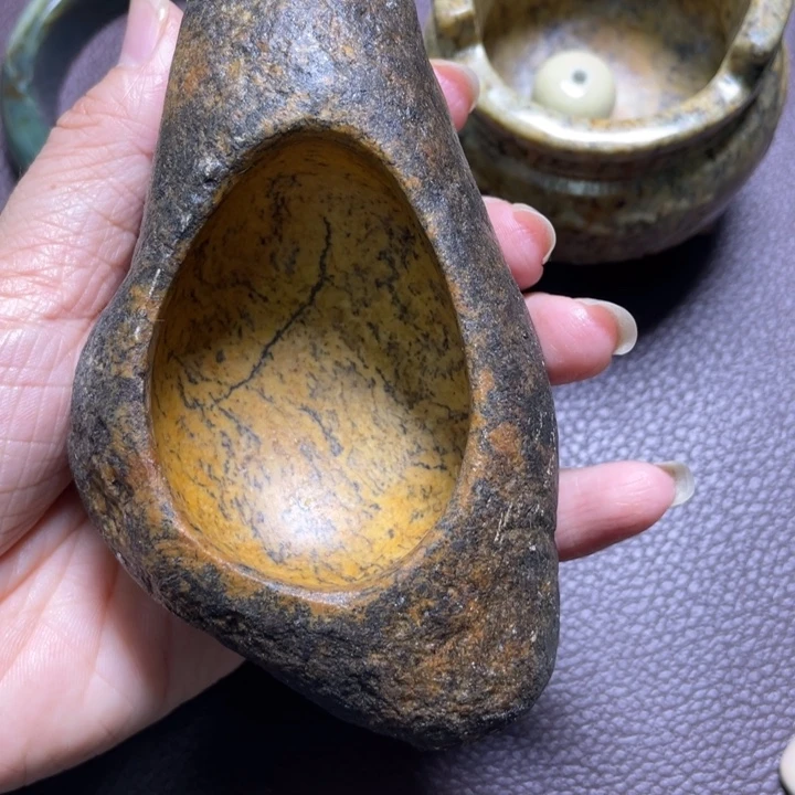 颈饰未镶嵌岫岩河磨玉（透闪石质玉）