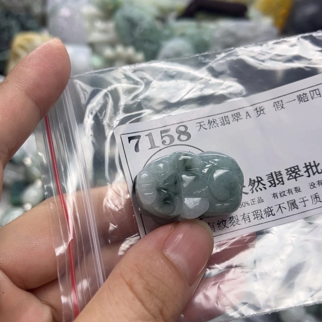 翡翠未镶嵌颈饰7158