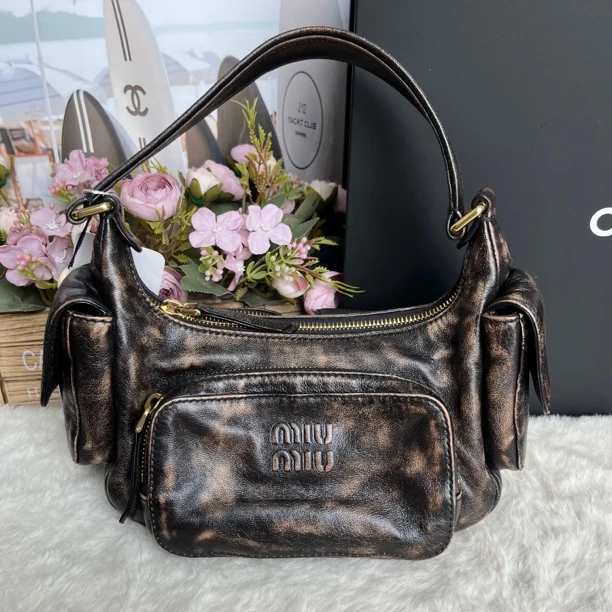 99新 MIU MIU/缪缪 miumiu做旧巧克力色机车包
