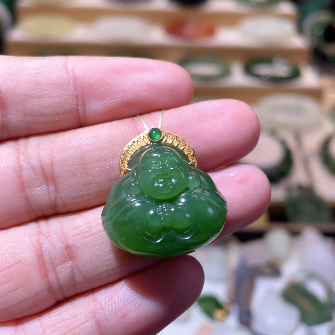 颈饰18K金镶嵌和田玉高品碧玉阳绿抱抱佛