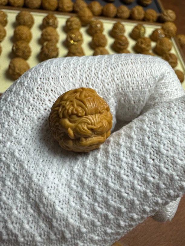 「狮子球」尺寸18mm左右正常封口线介意勿拍