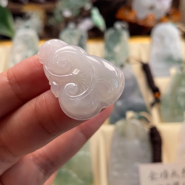 翡翠未镶嵌颈饰玉