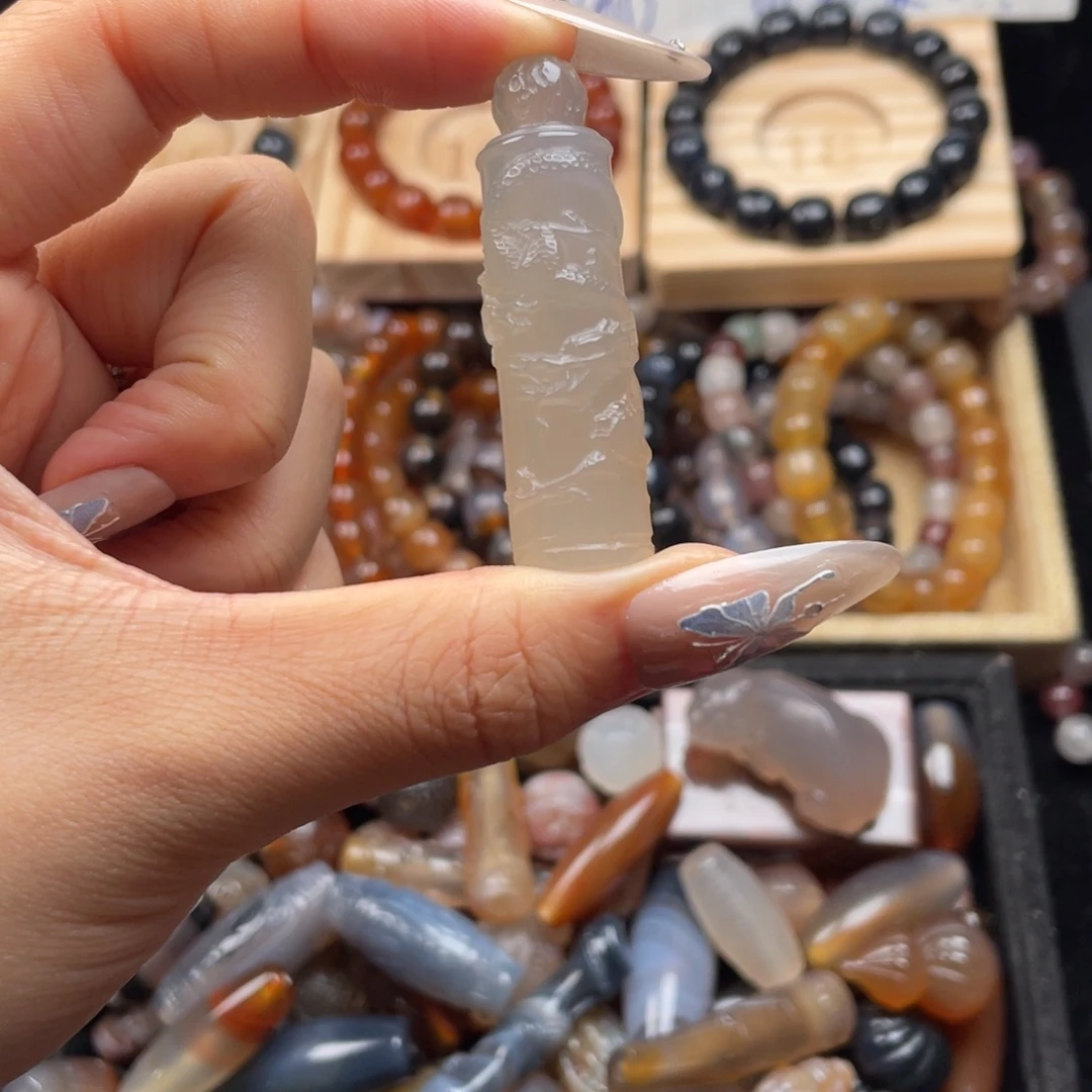 玛瑙/玉髓未镶嵌珠宝奇石