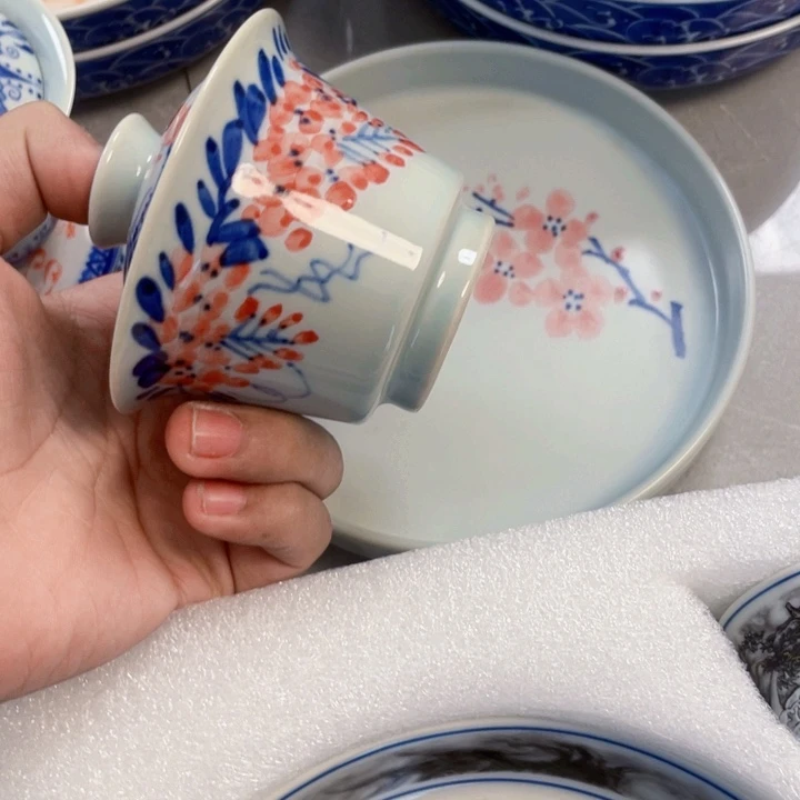 瓷片红蓝花盖碗手绘