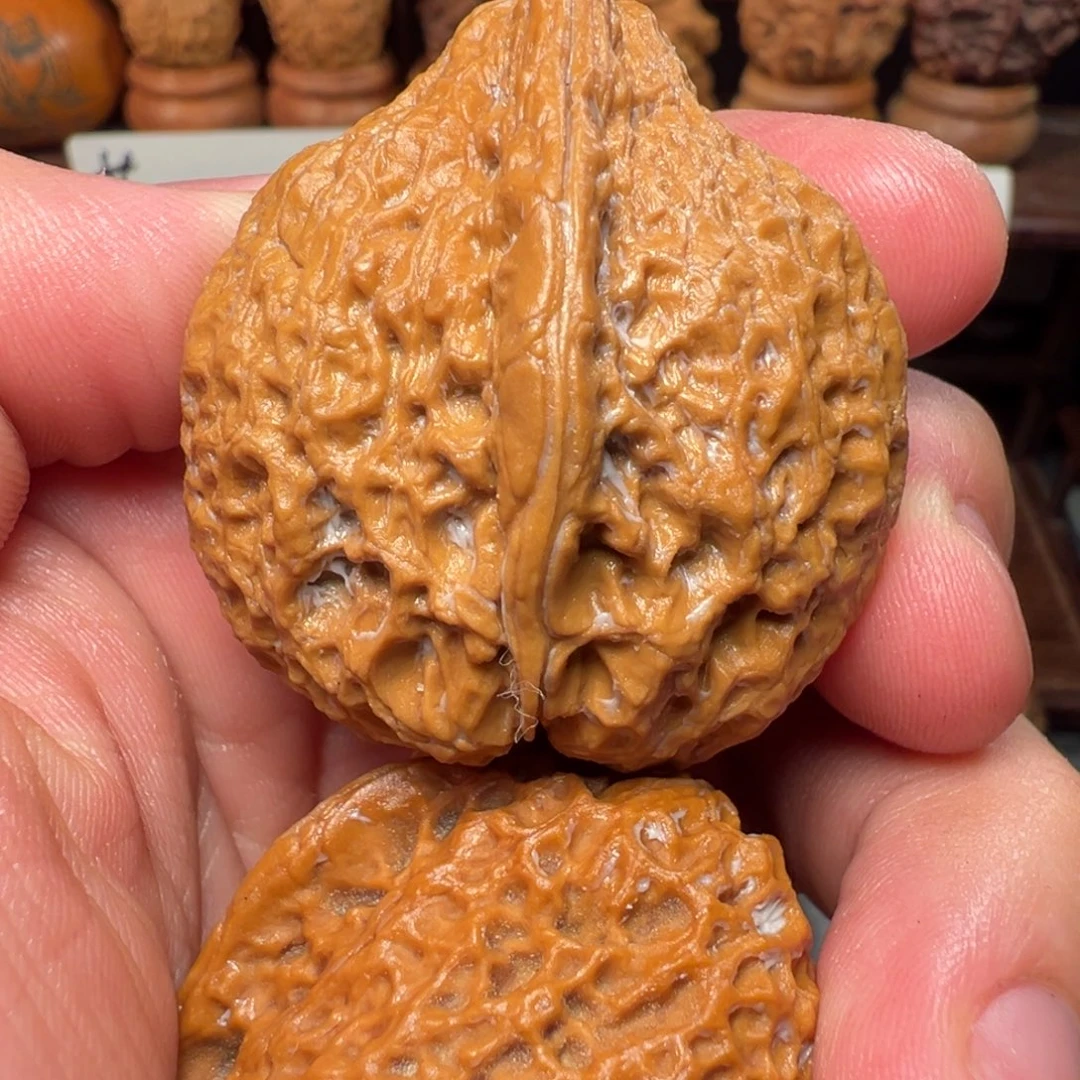 文玩核桃吊坠乳峰山40mm