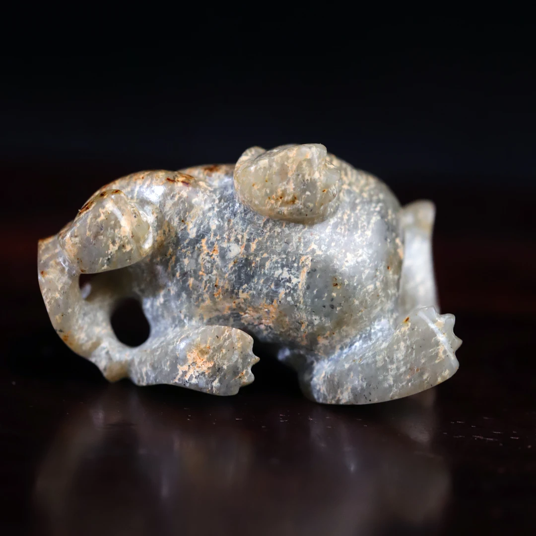 明代和田玉瑞兽花件