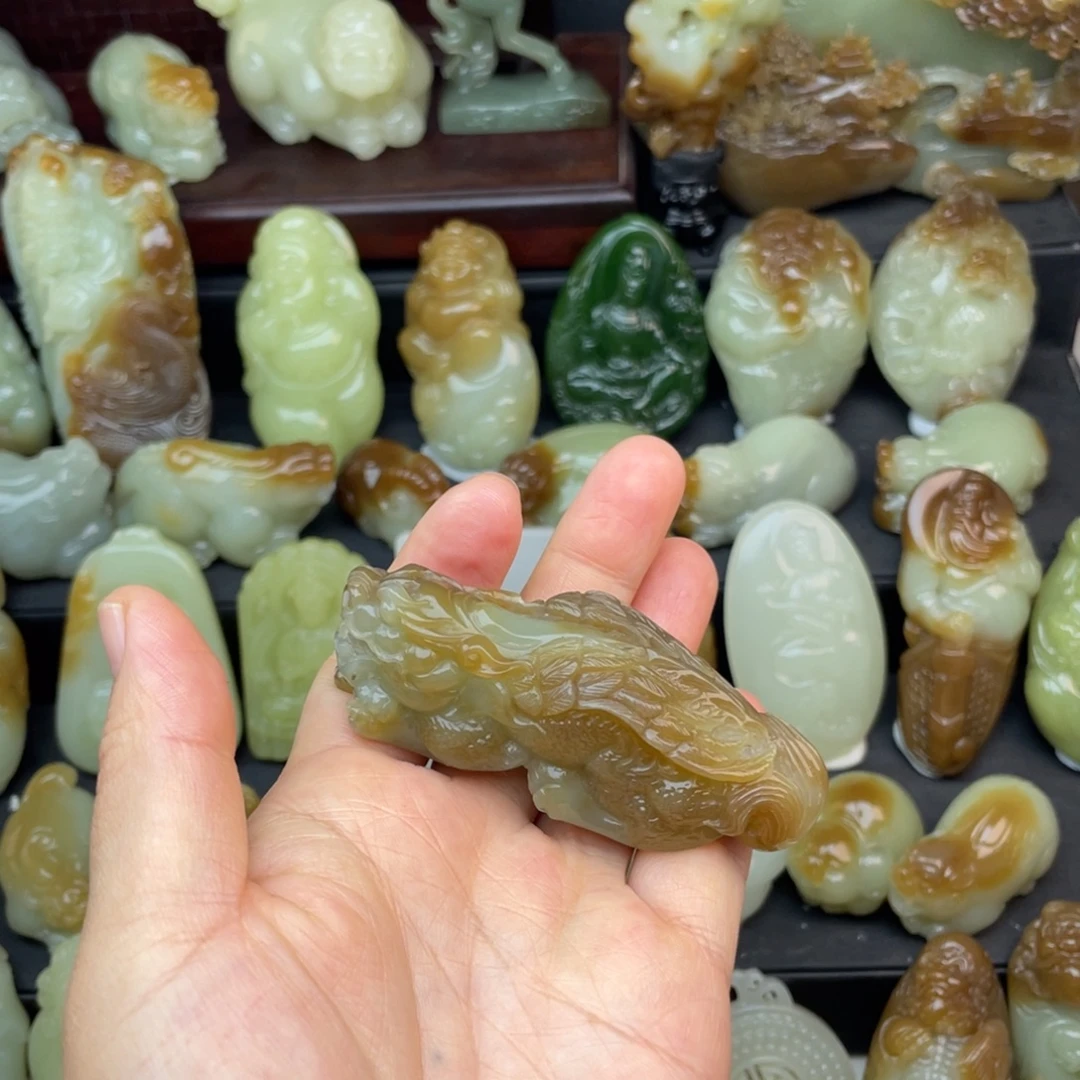 薄***秋和田玉未镶嵌颈饰