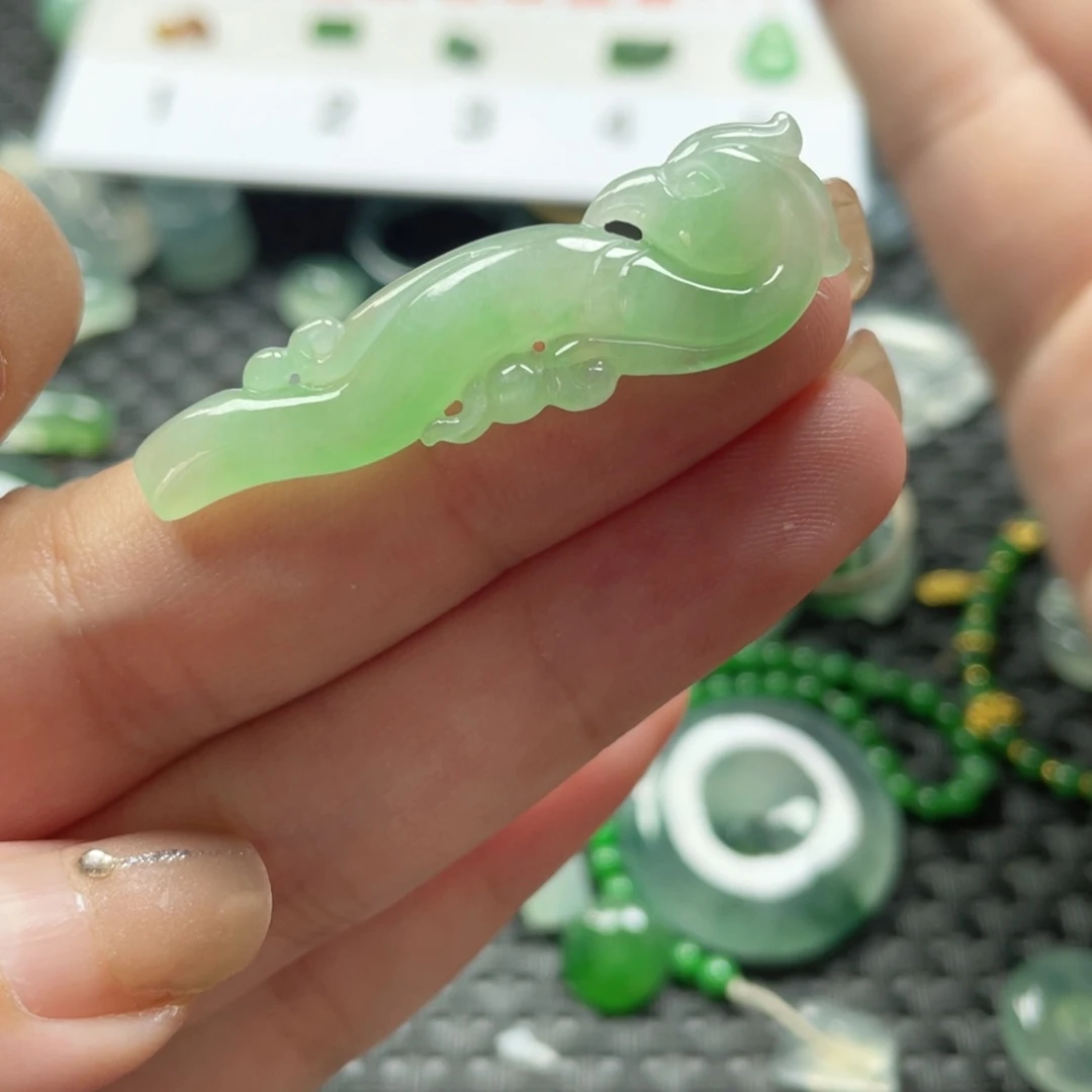 未镶嵌挂件翡翠   翡翠