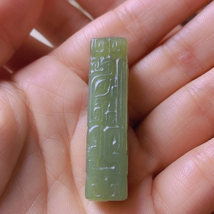 未镶嵌岫岩河磨玉（透闪石质玉）挂件忧***叔