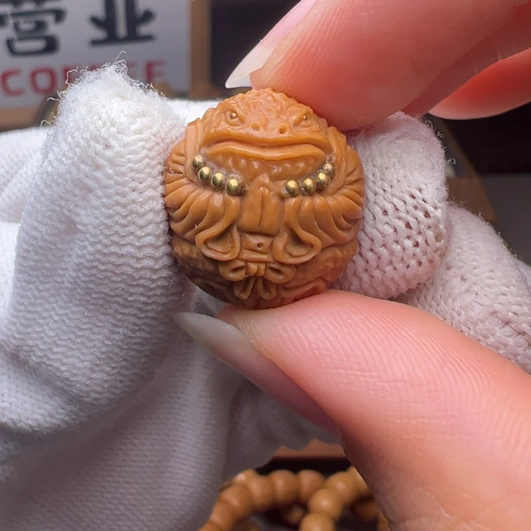 猴头核桃把件精修镶嵌金蟾三通全品有正常封口线16左右尺寸