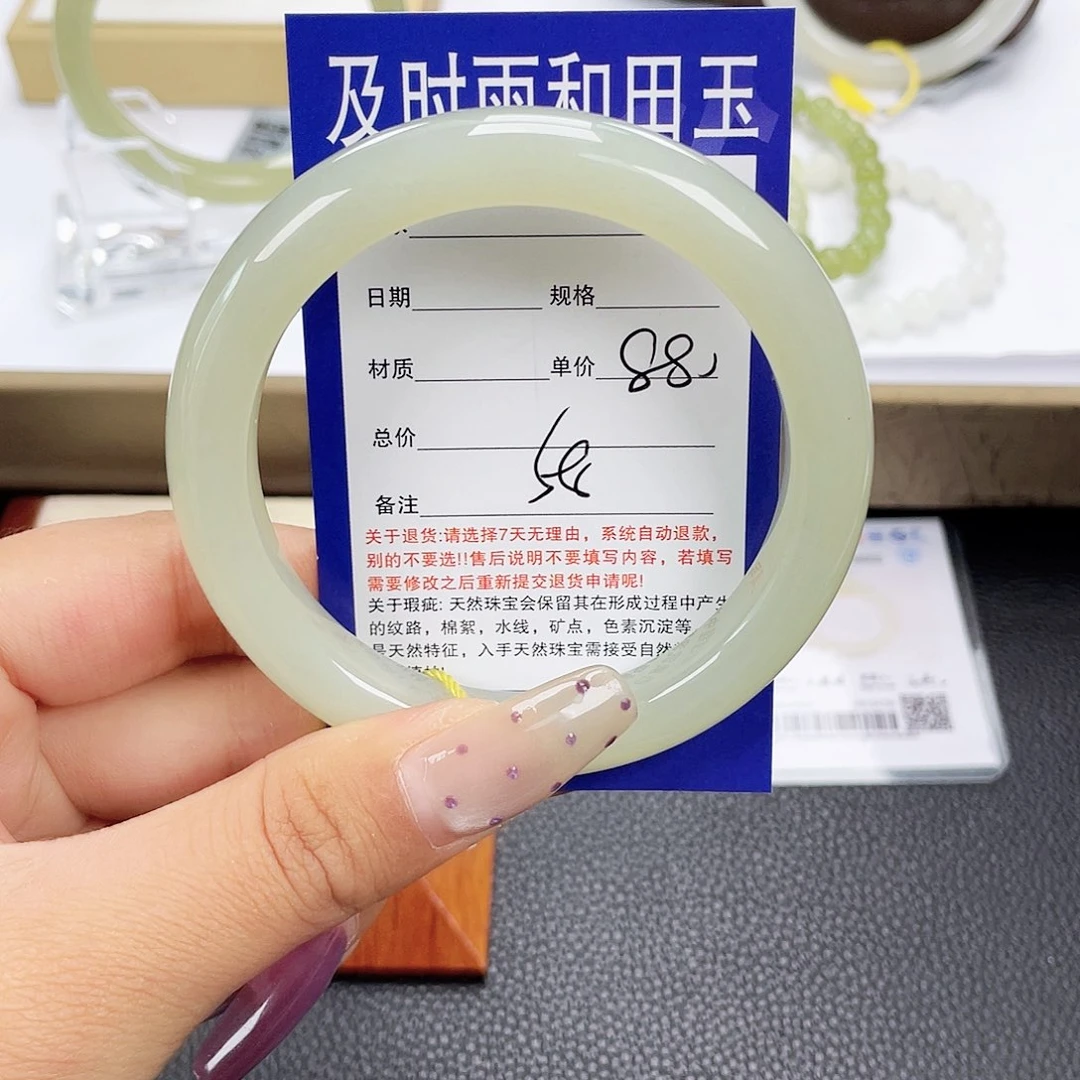 和田玉未镶嵌手镯