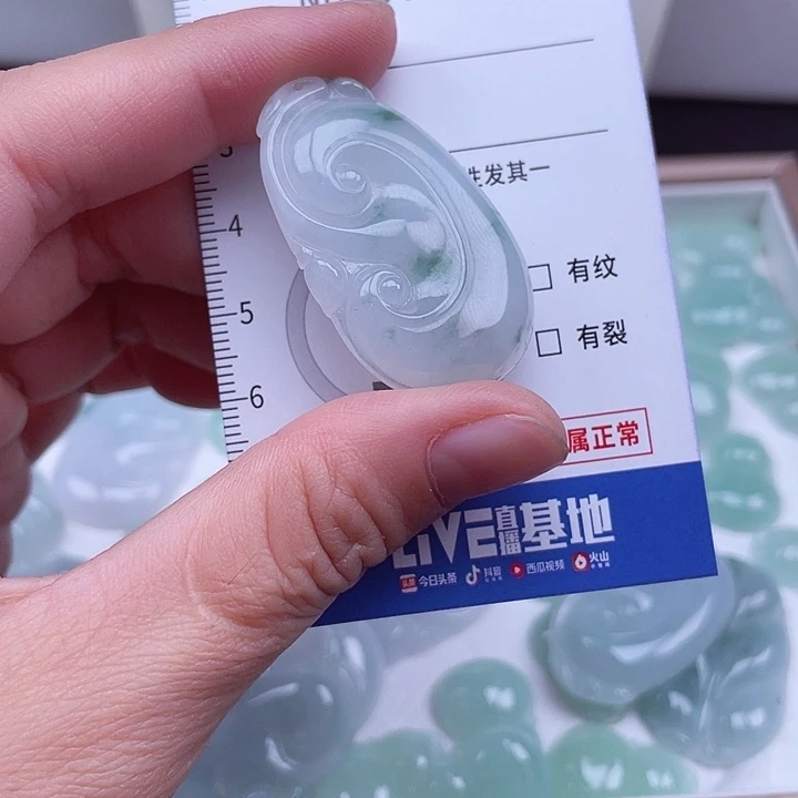 吊坠(不含链)未镶嵌翡翠A****?