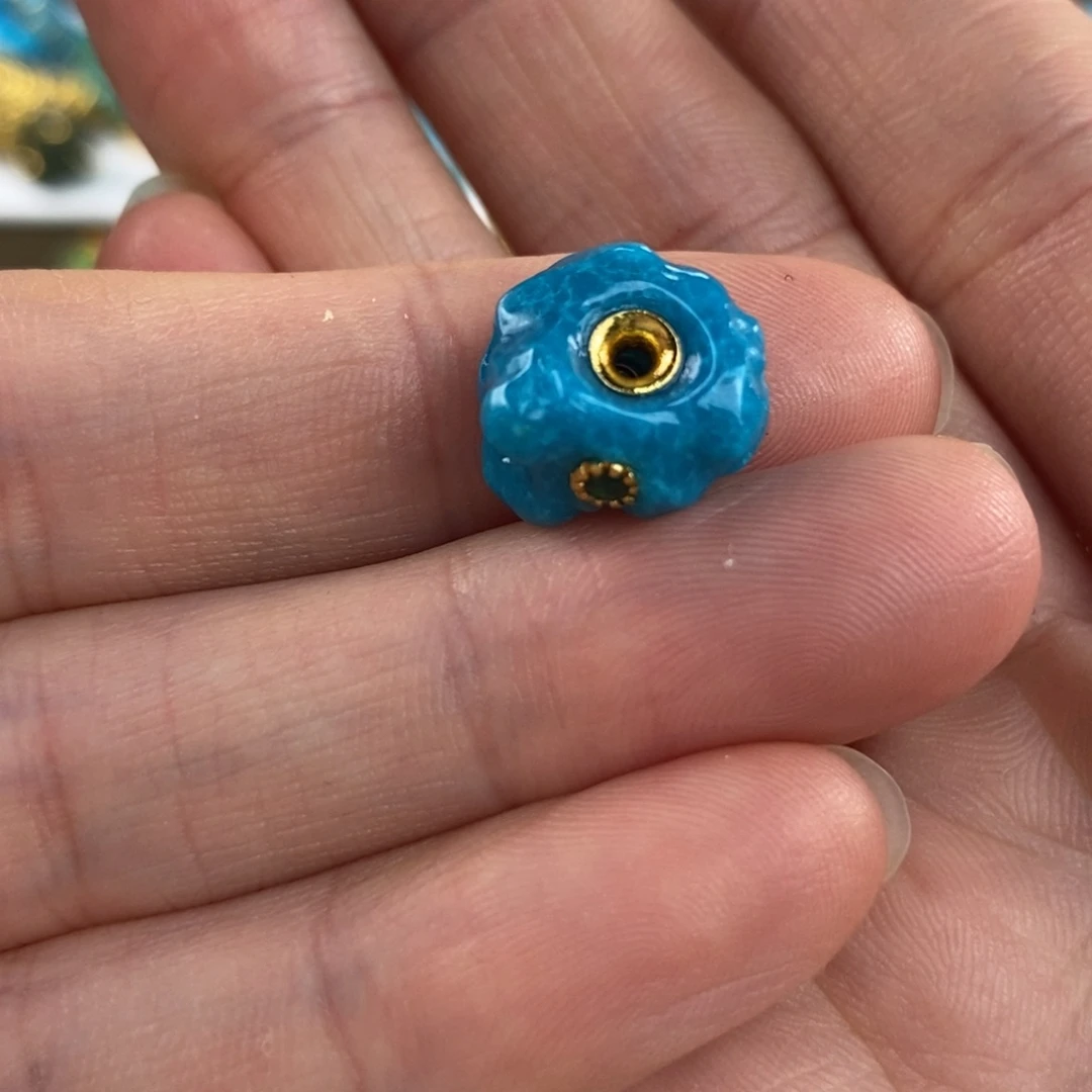 绿松石未镶嵌。玉化卡环