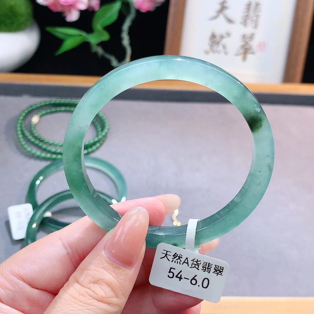 未镶嵌手镯（圆镯）翡翠