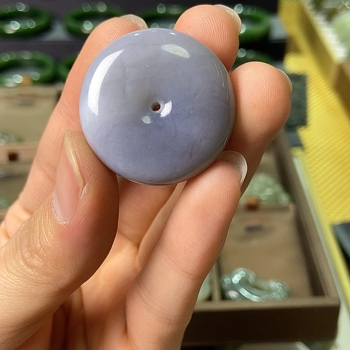 子***菱和田玉未镶嵌颈饰