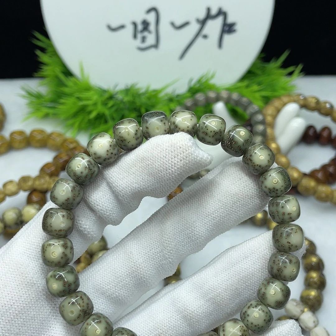 星月菩提手串每***饭绿包白头条9