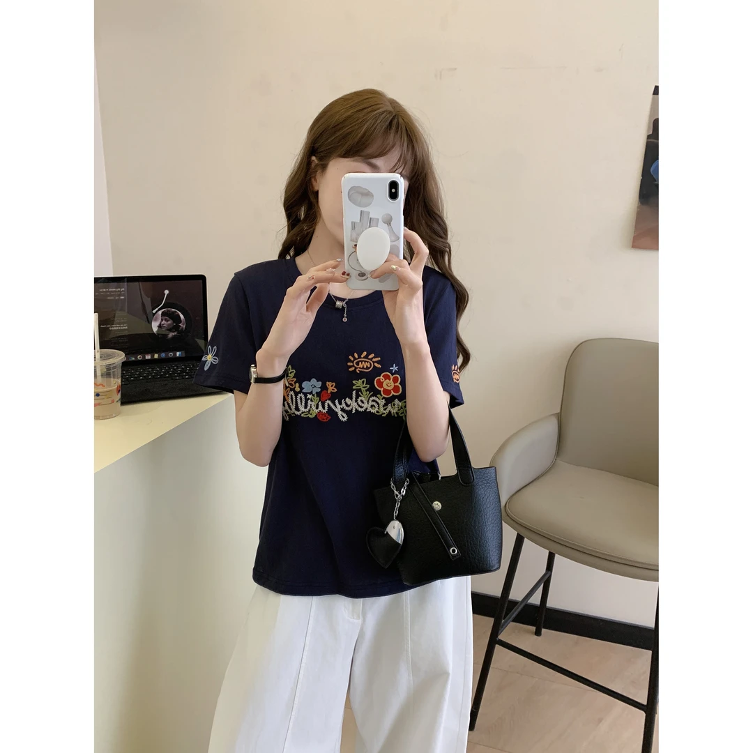 杜思蒙服饰-“夏日芬芳”韩系精致花朵刺绣休闲运动T恤D25083（娜美）