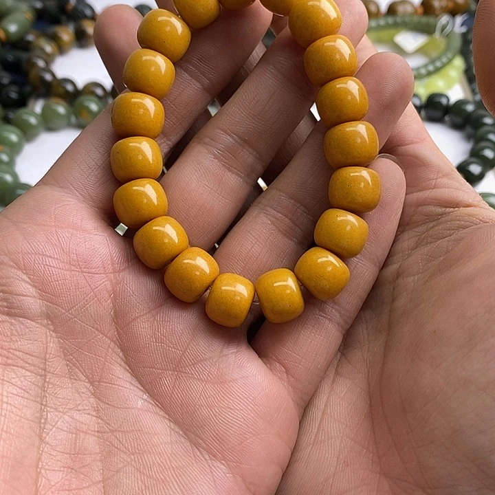 未镶嵌透闪石质玉珠宝奇石