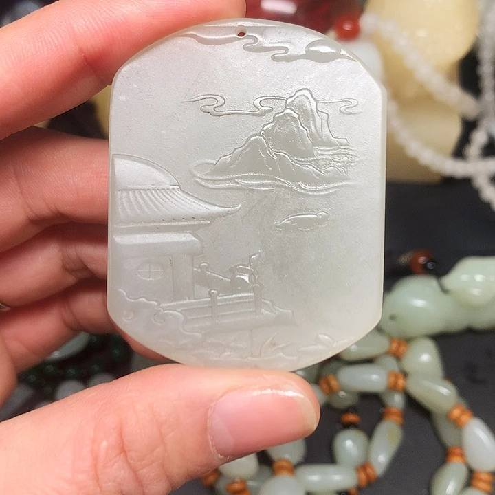 苹****和田玉未镶嵌颈饰