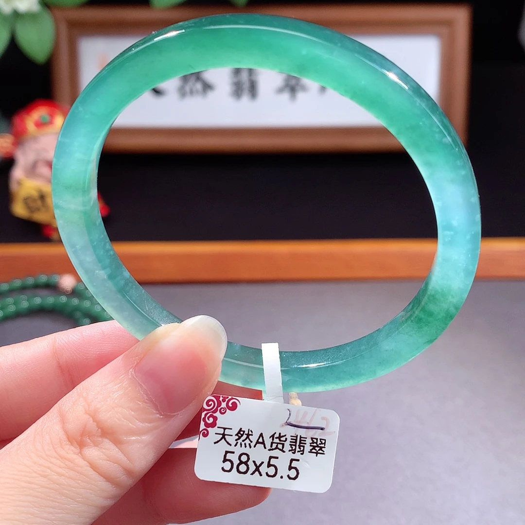 未镶嵌手镯（圆镯）翡翠