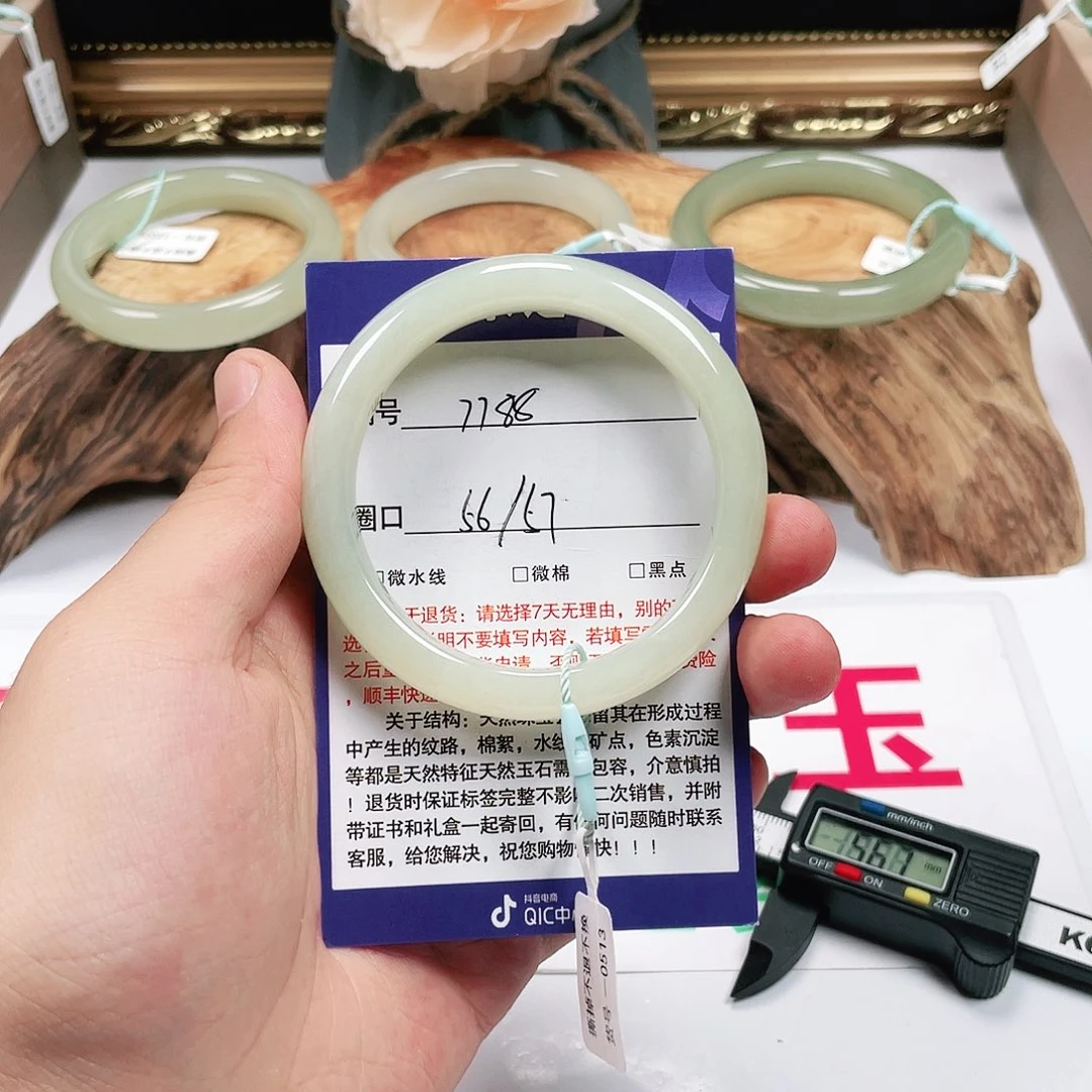 和田玉手镯未镶嵌