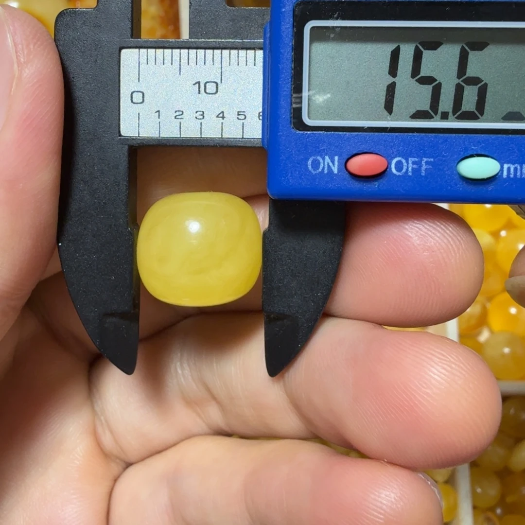 裸石琥珀未镶嵌成品