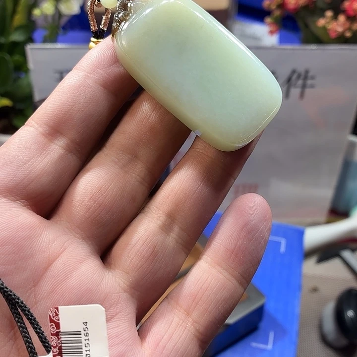 颈饰未镶嵌和田玉（糖玉）