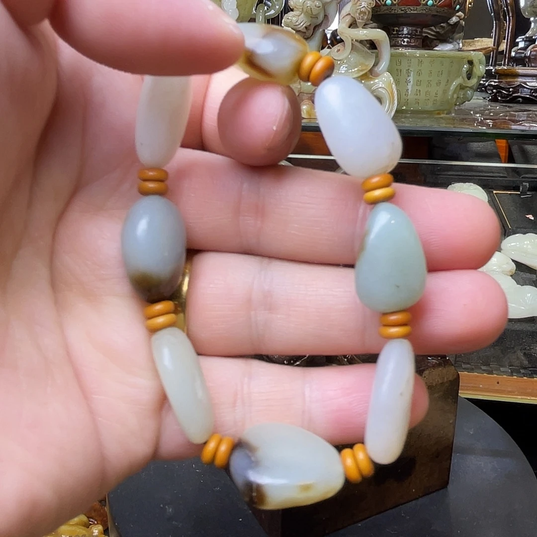 岫岩老玉（透闪石质玉）未镶嵌珠宝奇石