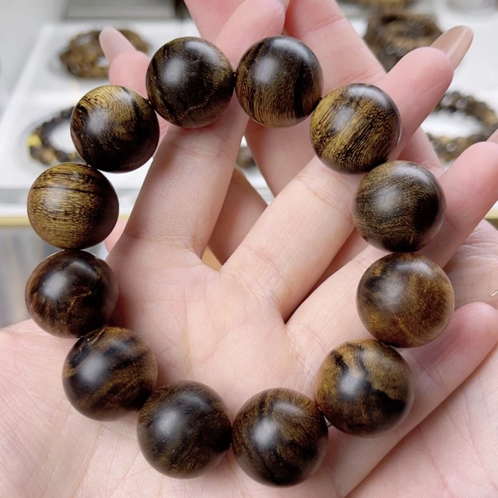 沉香手串中**和越南富森红土沉香瘤疤虎斑纹