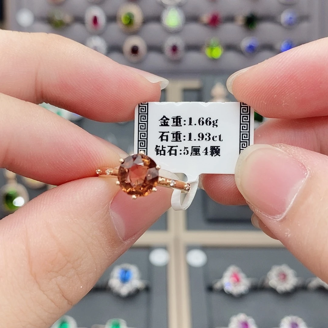 碧玺戒指18K金镶嵌1.93。