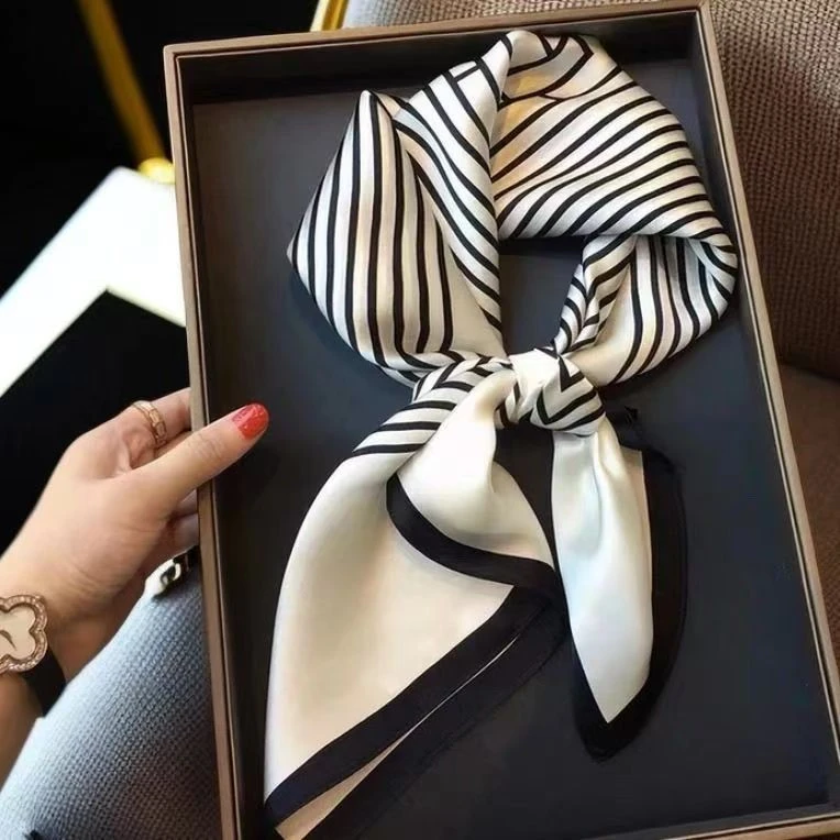 新款70小方巾丝巾女夏季百搭围巾气质方巾高级感护颈春秋薄款