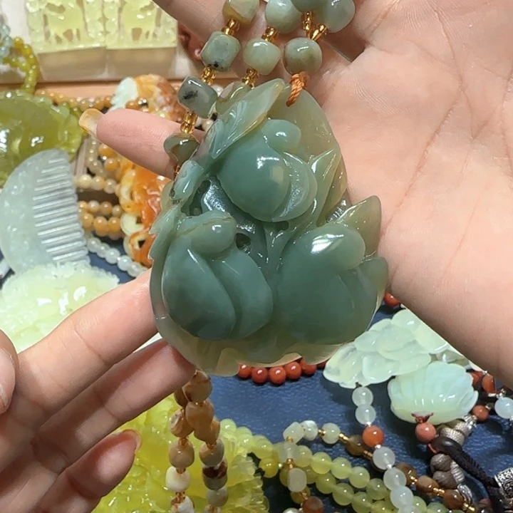 合金蛇纹石玉吊坠