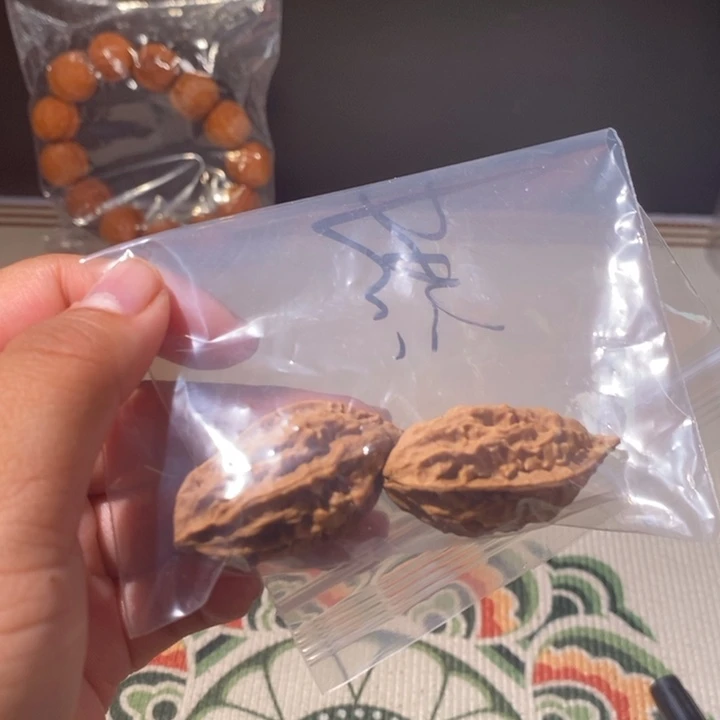 解***里文玩核桃吊坠…………