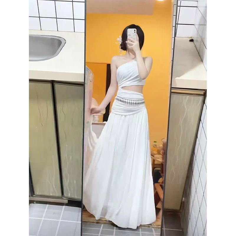 法式小众高级清冷感白色斜肩露腰连衣裙女海边度假氛围感超仙长裙