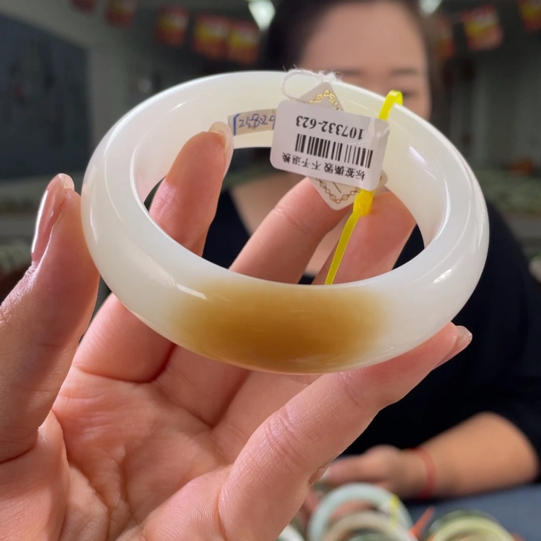 和田玉手镯未镶嵌口径57