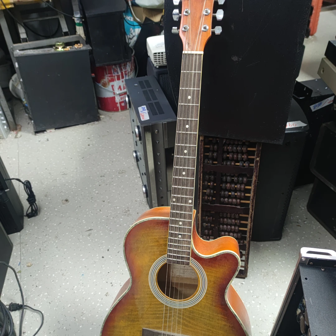 8新  二手配件吉它一个，不包邮费，运费到付