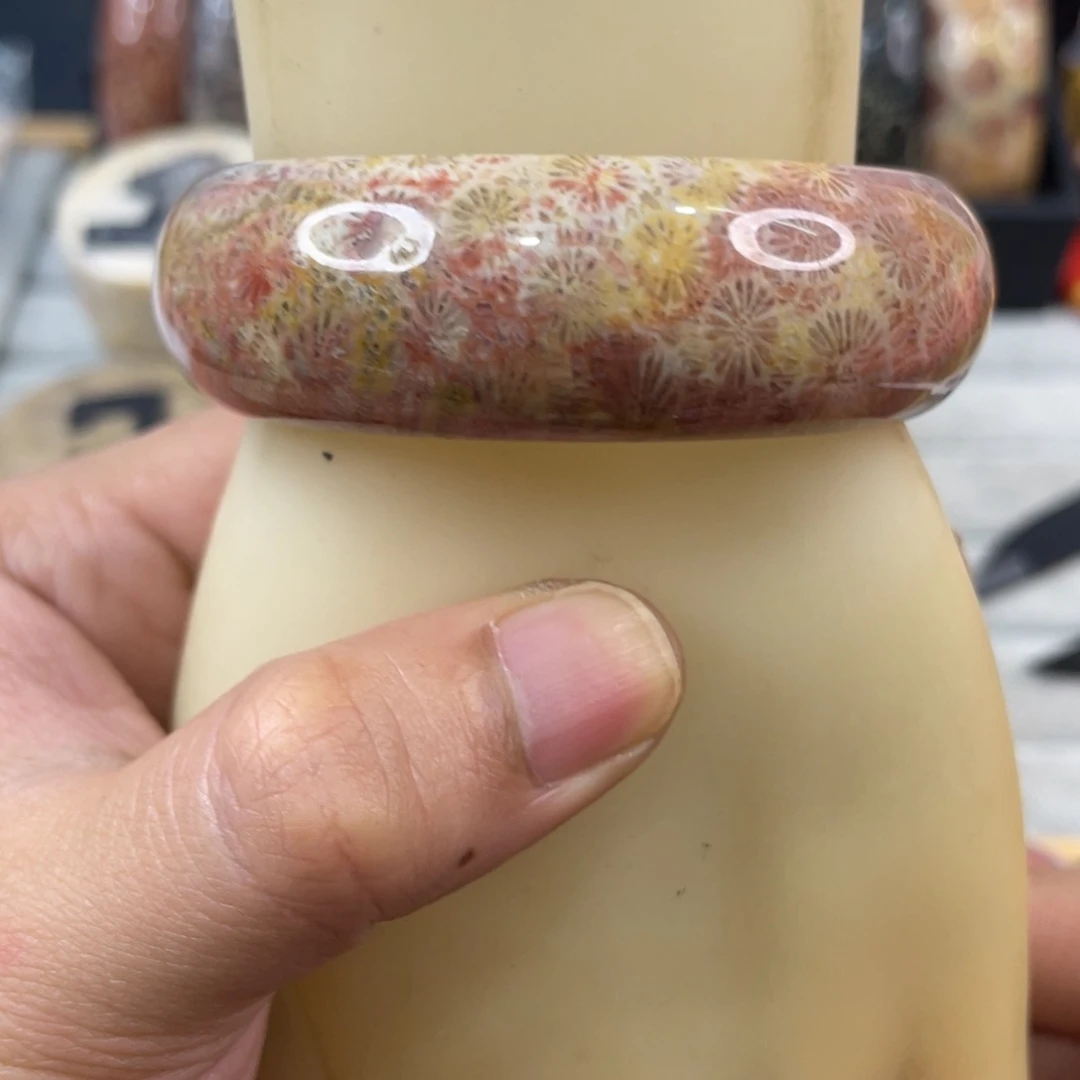 未镶嵌手镯硅化玉