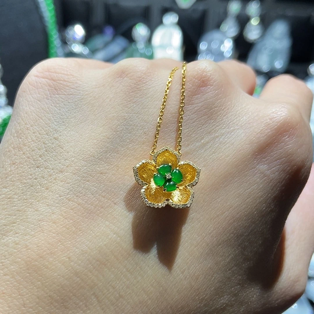 翡翠18K金镶嵌颈饰时来运转