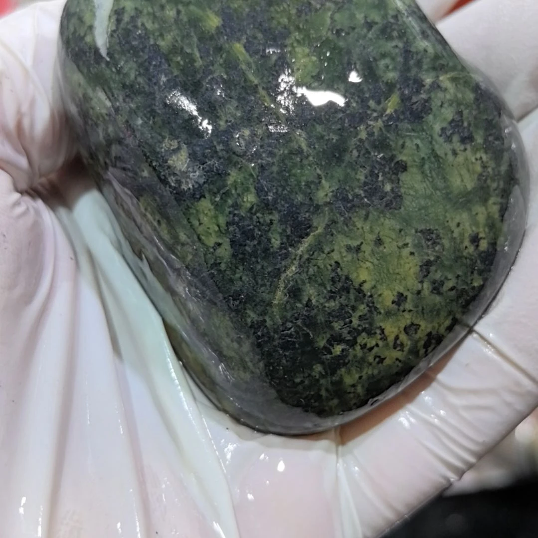 琴***藏玉药王石原石一个摆件