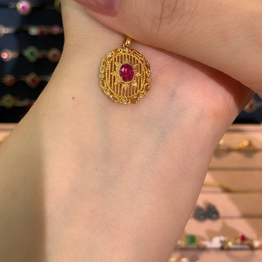 成****红宝石吊坠(不含链)18K金镶嵌