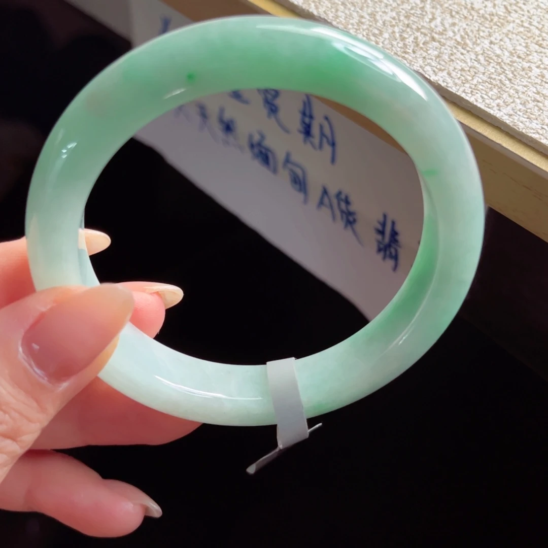 未镶嵌手镯翡翠手镯